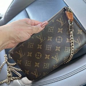 Louis Vuitton Pochette